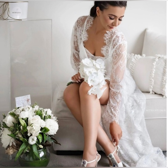 Size 12 ANASTASIA BRIDAL LACE ROBE WITH LONG TRAIN - NEVER WORN - Picture 4 of 17